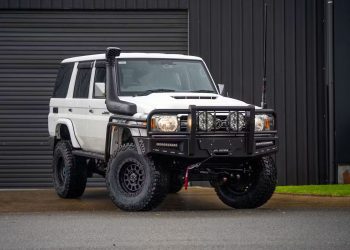 Toyota Land Cruiser 76